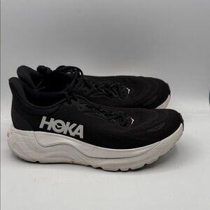 Hoka ARAHI 8 womens 8.5 Black and White Athletic S2
